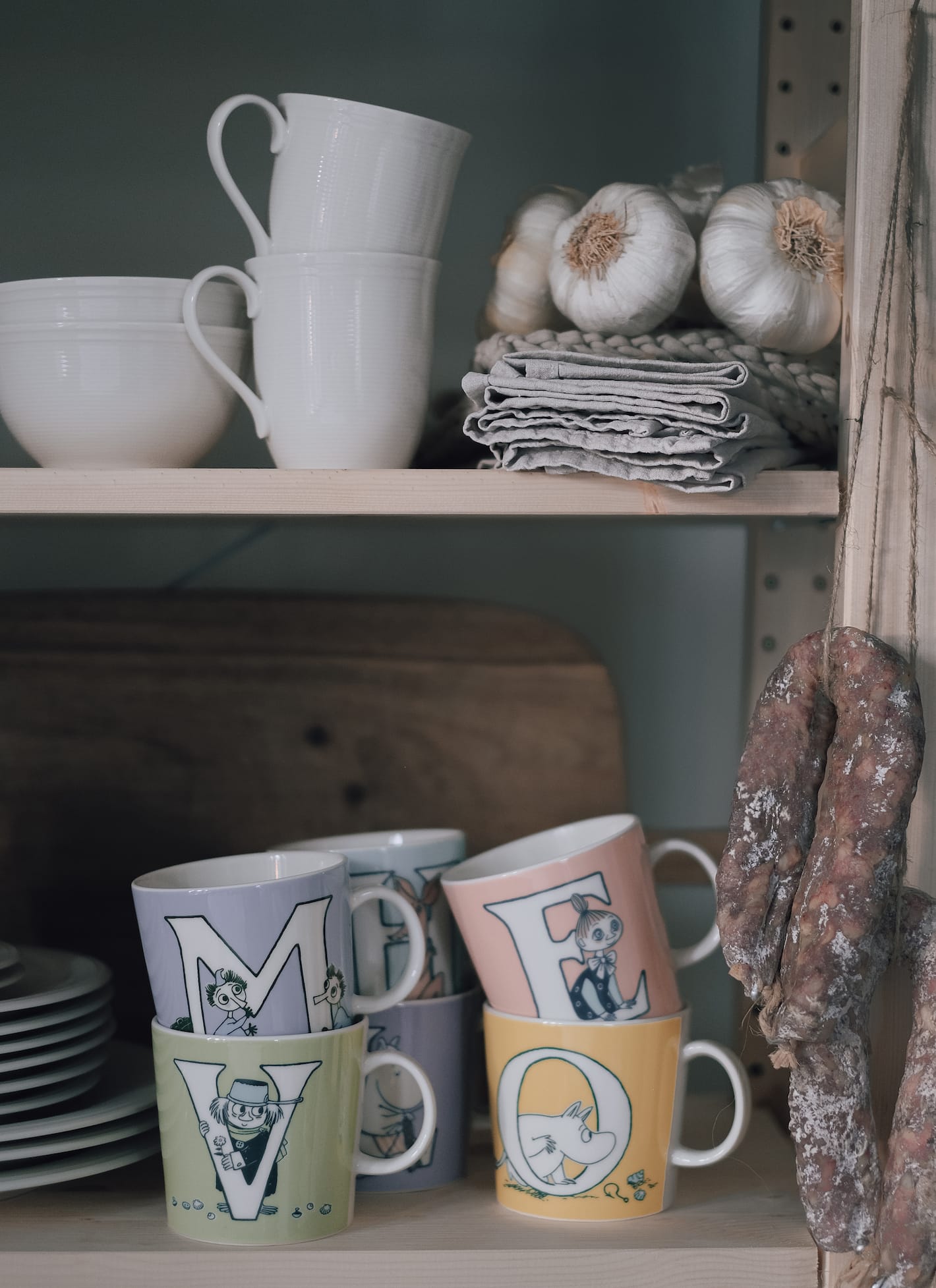 Kopper stablet i en hylle