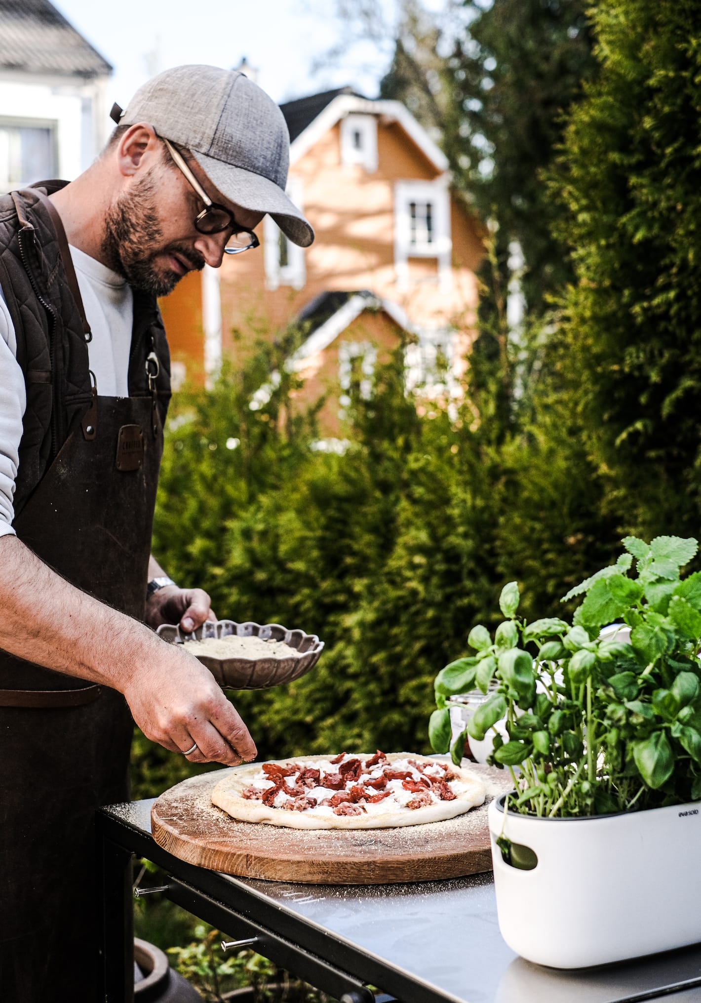 Christian Kverneland tilbereder pizza