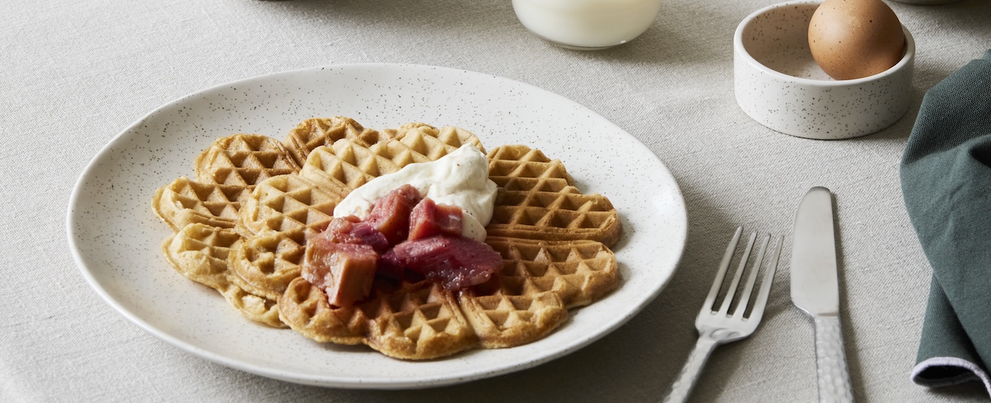 Vaffel med krem og rabarbra