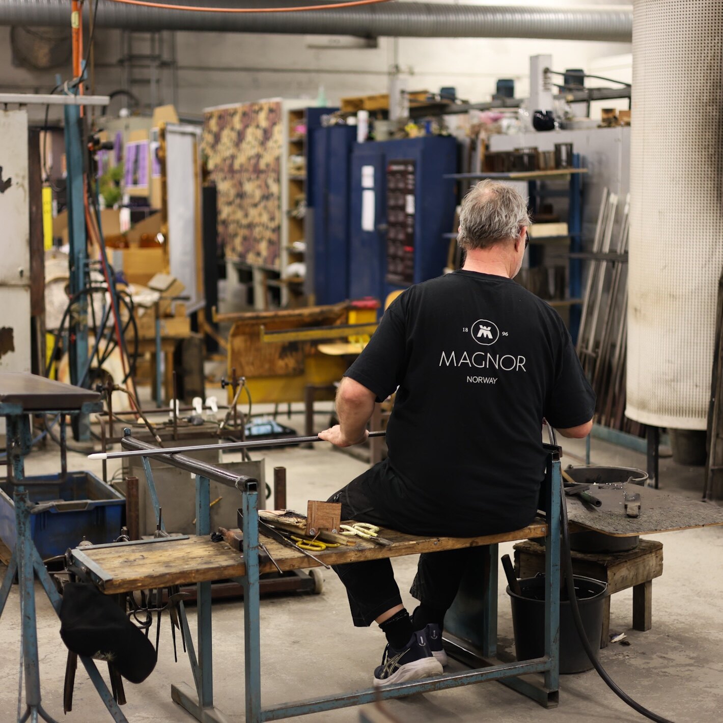 Glassbl&aring;ser jobber p&aring; Magnor Glassverk