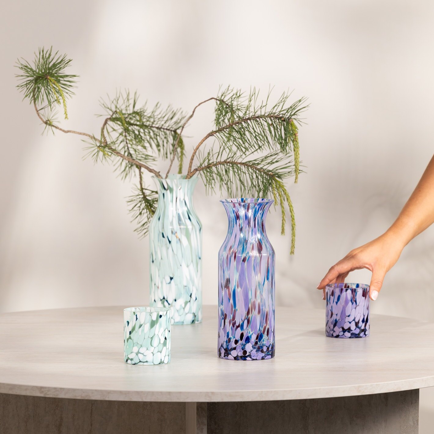 Swirl multiglass og multikaraffel i lilla og turkis