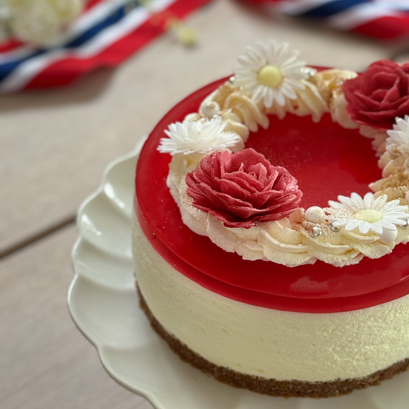 Ostekake med gelélokk - Perfekt til 17. mai!