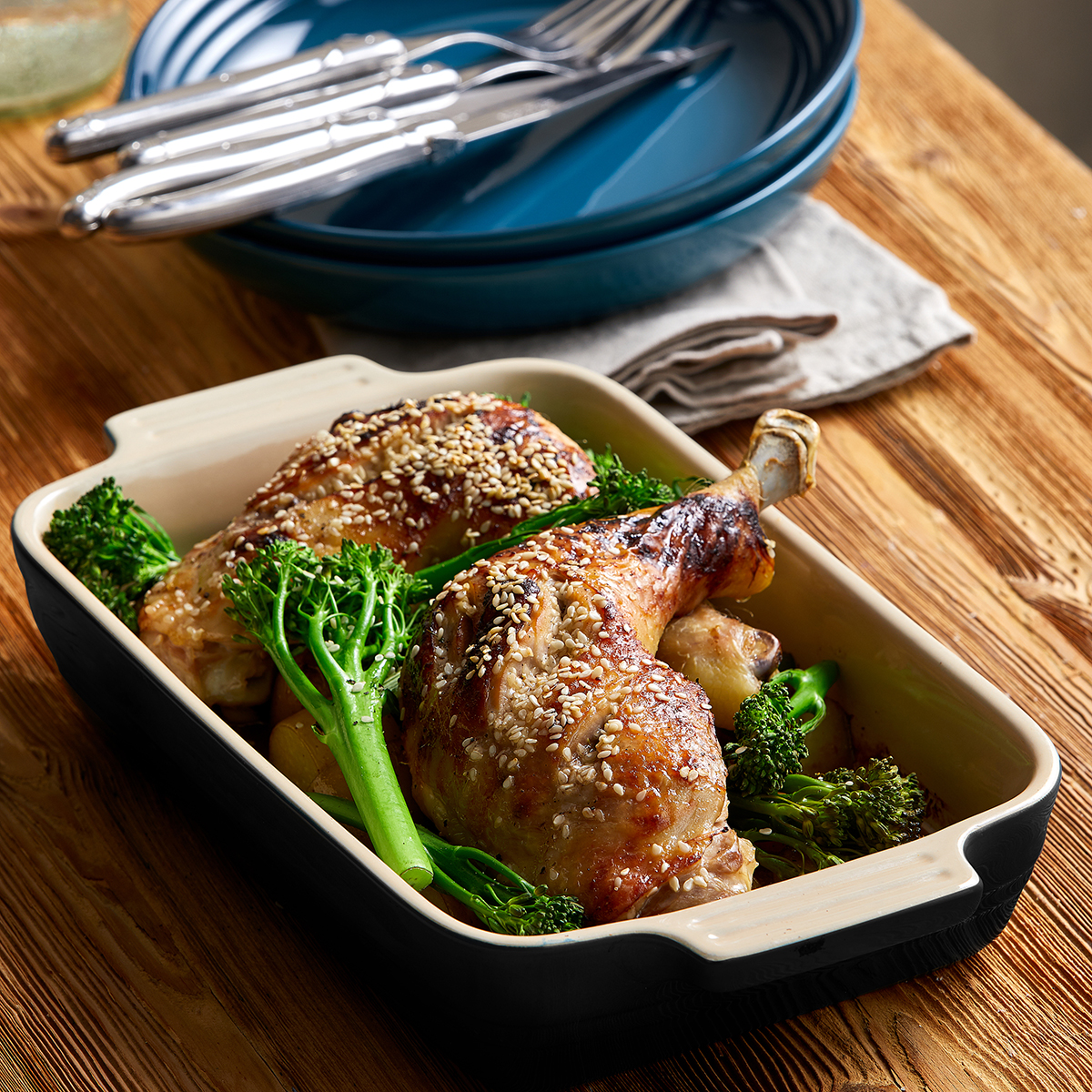 De runde smakene til den hvite misoen passer perfekt til kylling