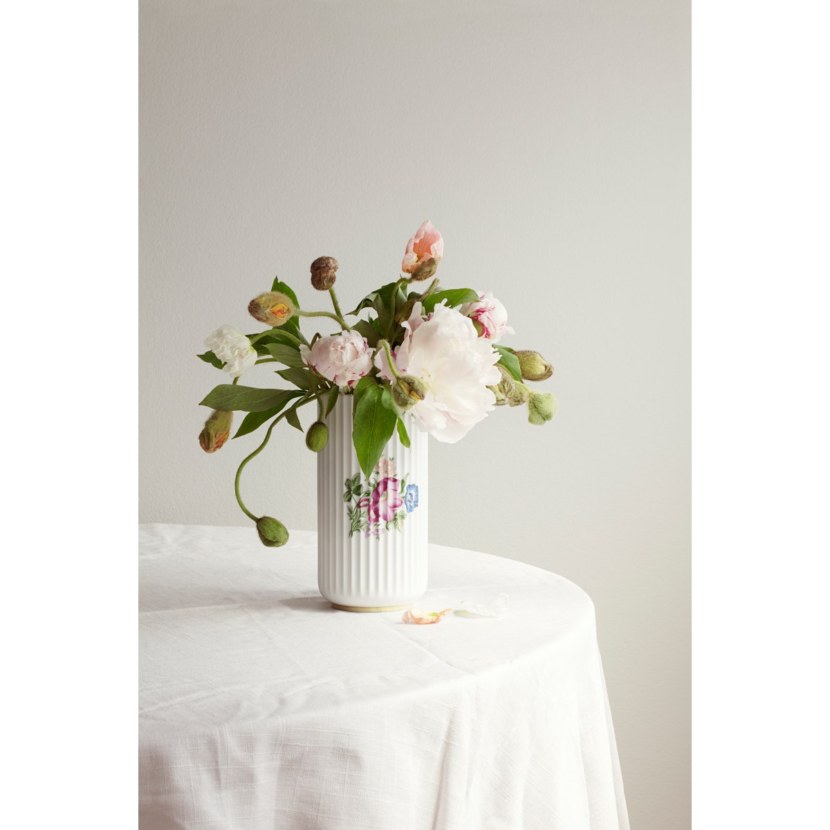 Lyngby Porcelæn Vase m/dekor 15,5 cm hvit
